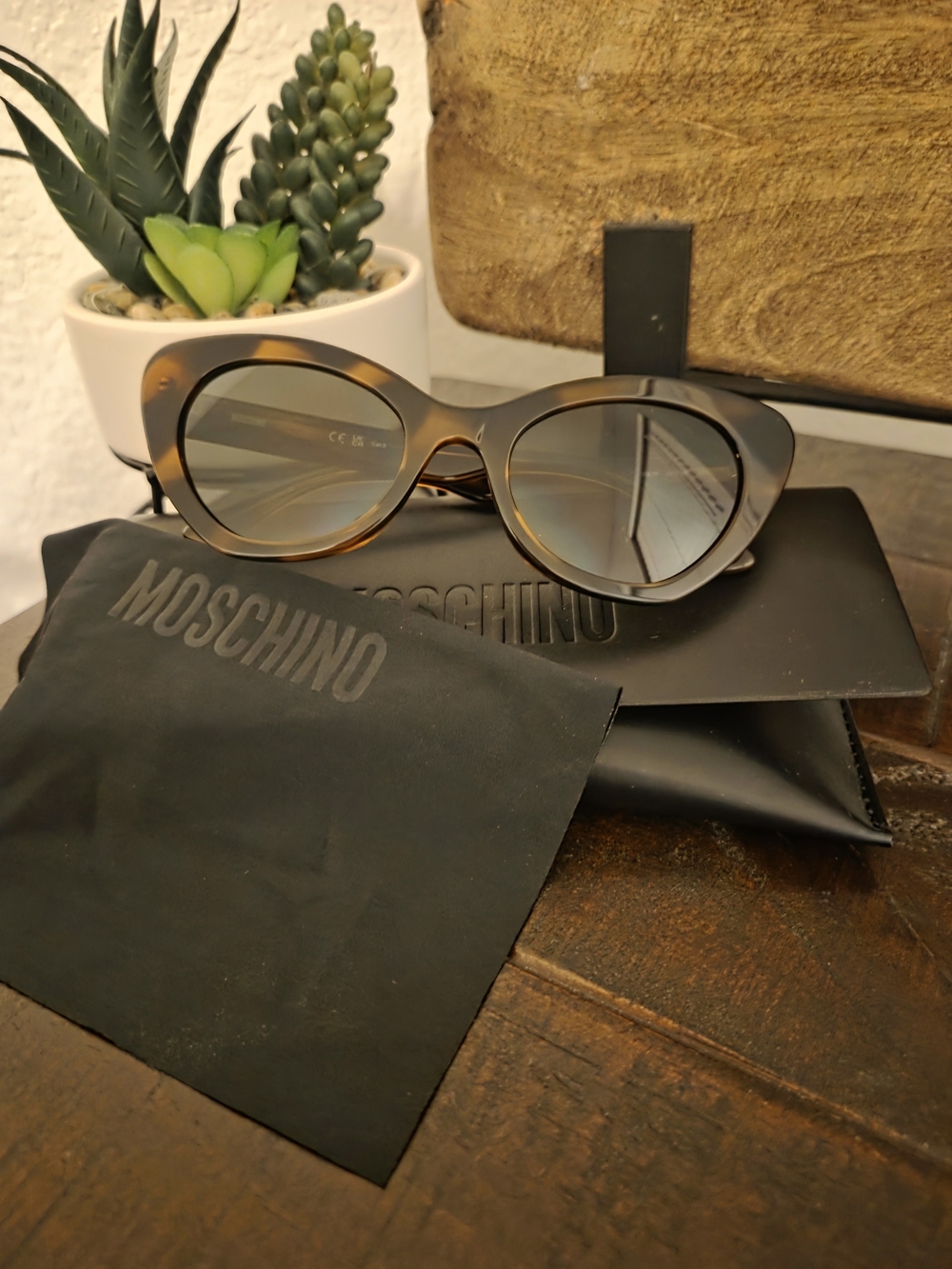 Moschino Tortoiseshell Cat-Eye Sunglasses - Brown/Black Frame